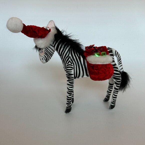 Annalee 2012 Posable 7" Holiday Zebra Carrying Presents with Christmas Hat Gifts - Picture 3 of 10